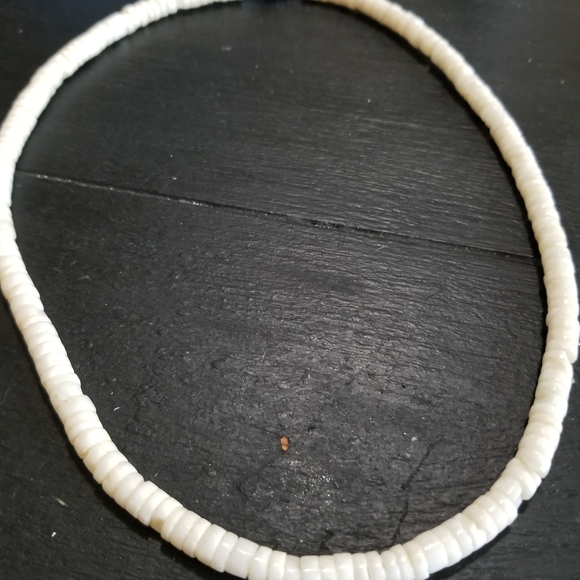 3 necklaces- free with bundle - Picture 4 of 6